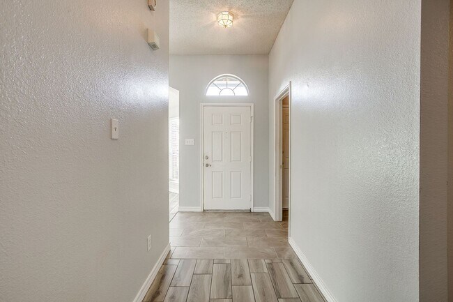 Foto del edificio - Welcome Home- Stylish 3 Bedroom, 2 Bath Ho...