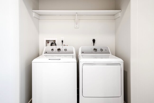 Full Size Washer and Dryer - Arno at Coventry