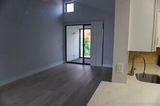Building Photo - 213 Lake Pointe Dr