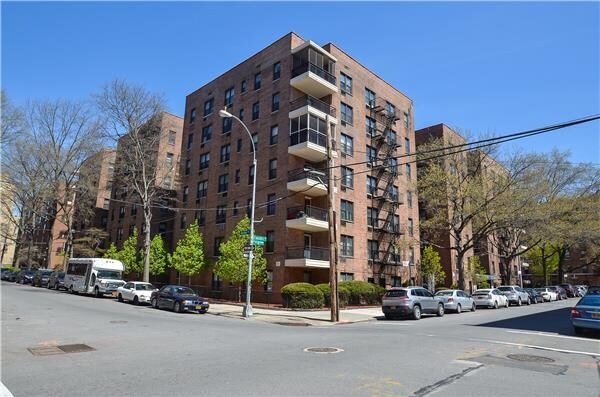 Foto del edificio - 665 Thwaites Pl