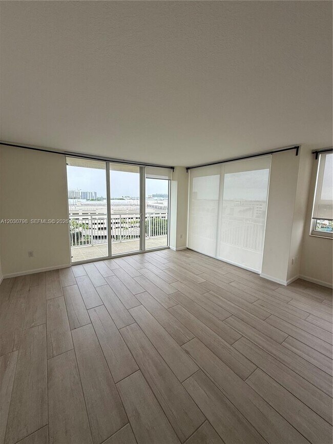 Foto del edificio - 19501 W Country Club Dr