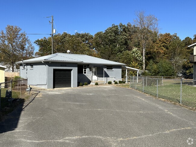 Building Photo - 6120 Pinedale Dr