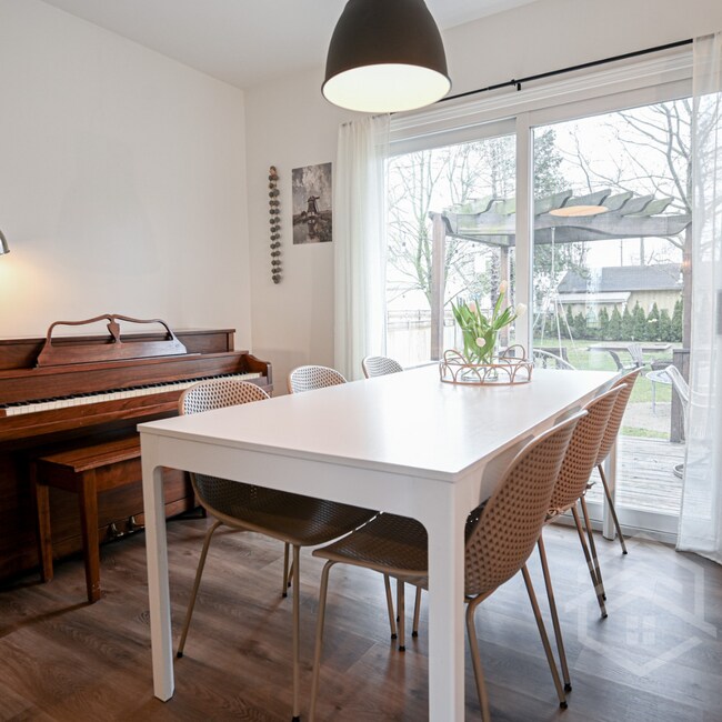 Photo du bâtiment - Family Home with Heated Shop in Otterville!!