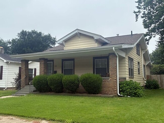 Building Photo - Charming North Side 2 Bedroom Home Near ISU Memorial Stadium!