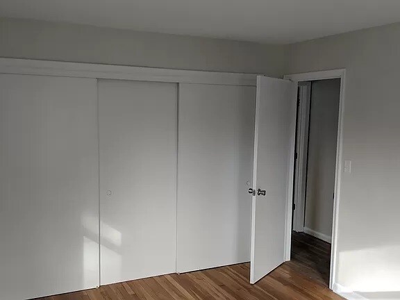 Dormitorio 1 - suelo de madera noble - 1806 Eastview Dr