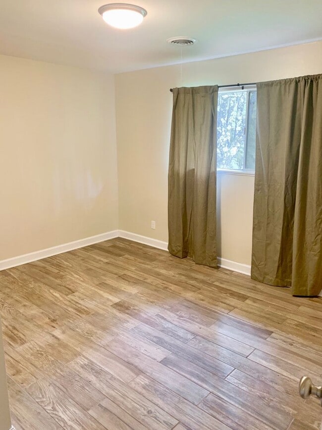 Building Photo - 3500 Friendly Hope Rd