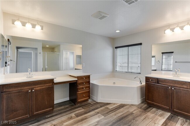 Foto del edificio - 6632 Ditmars St