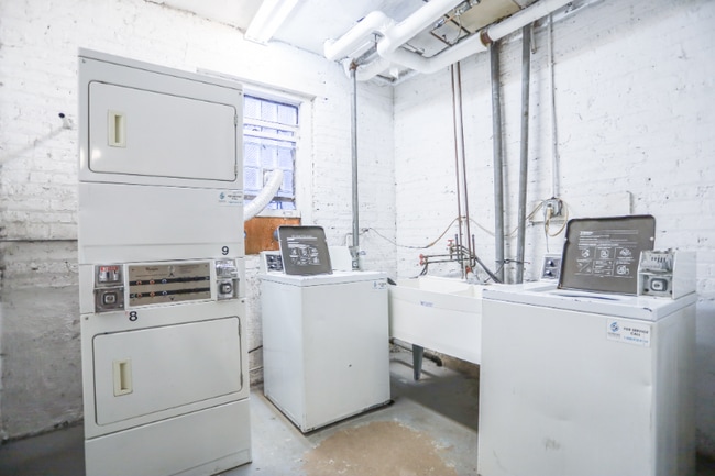 Building Photo - 4524 N Damen Ave