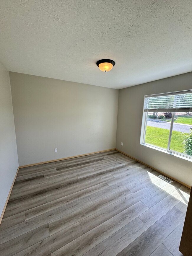 Foto del edificio - 3821-3821 E 58th Ln