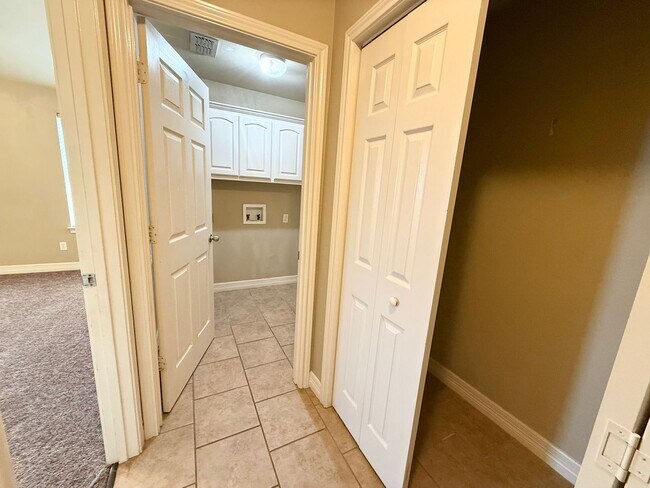Foto del edificio - 8340 Stonebridge Way