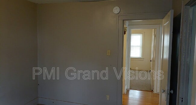 Building Photo - 336 S 19th St