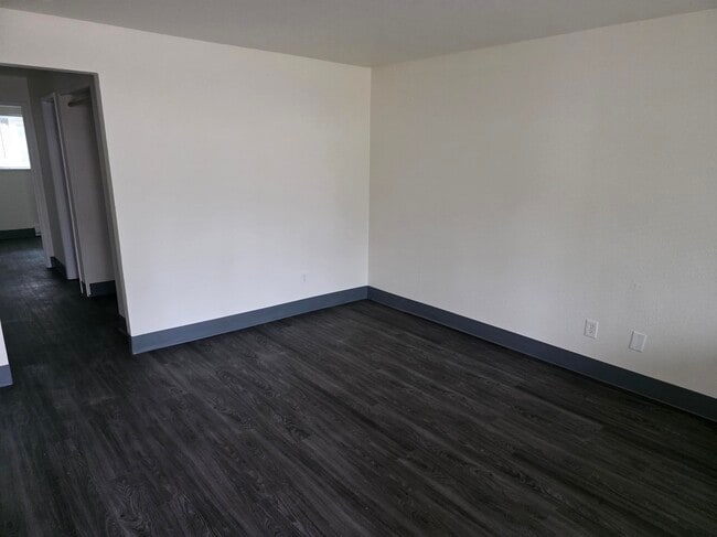 Building Photo - 300 Whitesell Ave W