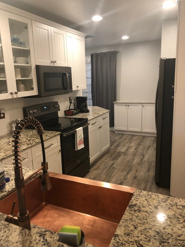 Building Photo - 5779 Avista Dr