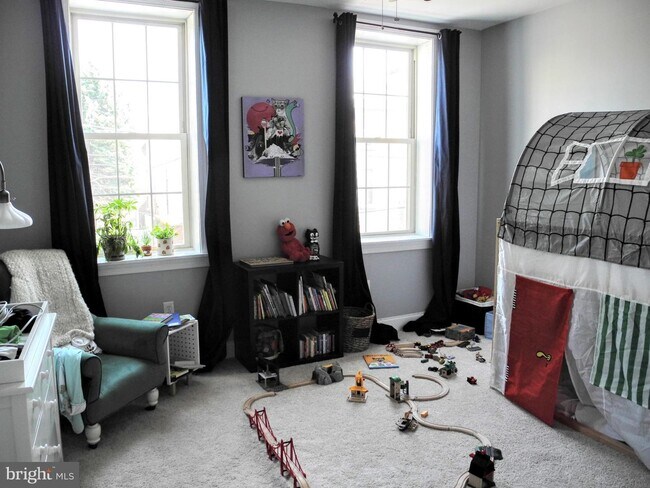 Foto del edificio - 535 E Thompson St