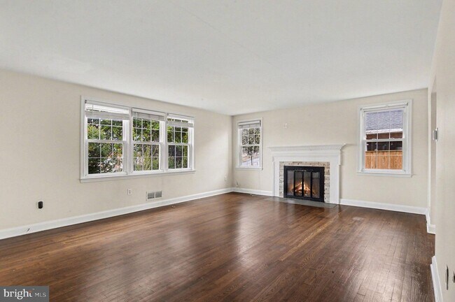 Foto del edificio - 1546 Putty Hill Ave