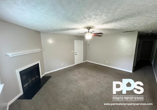 Building Photo - 5917 Summerglen Ln