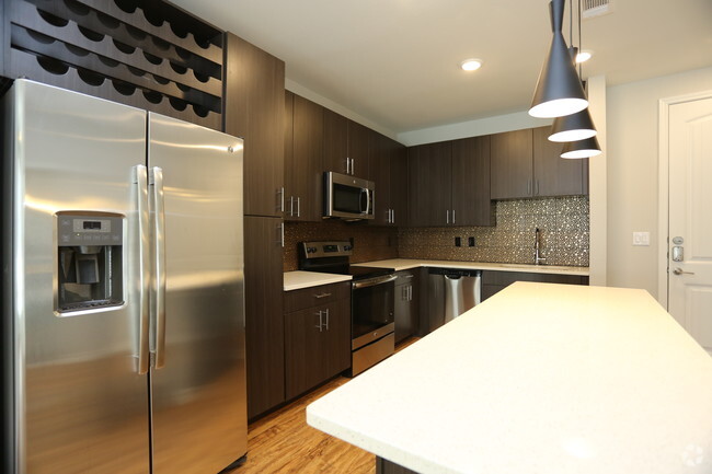 Kitchen Features - Oxford at Medical Center