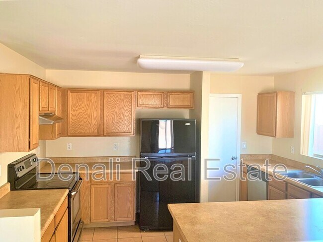 Foto del edificio - 6698 E Summerset Rd