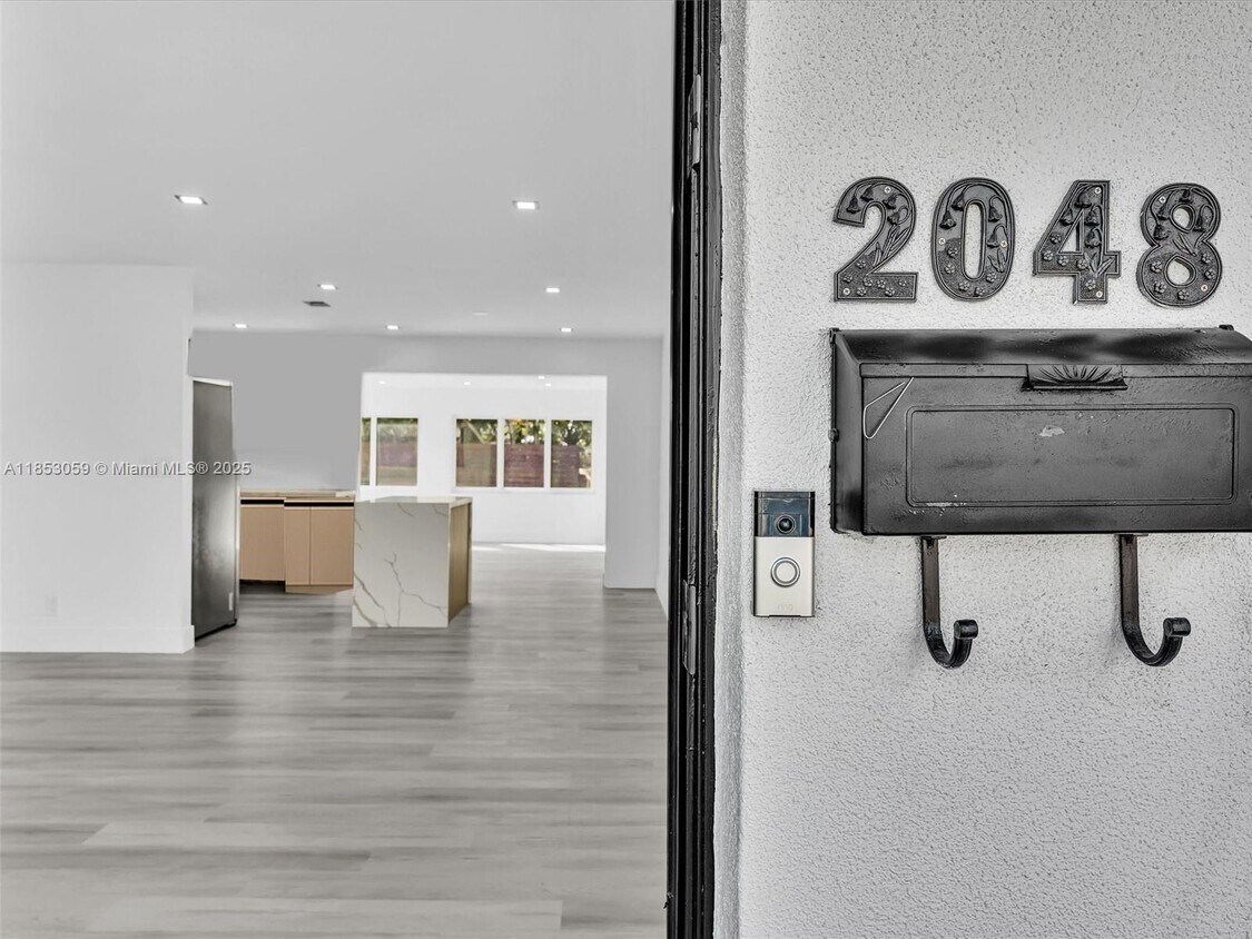 Foto principal - 2048 SW 37th Ave