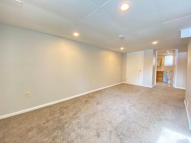 Building Photo - 7709 W Taft St