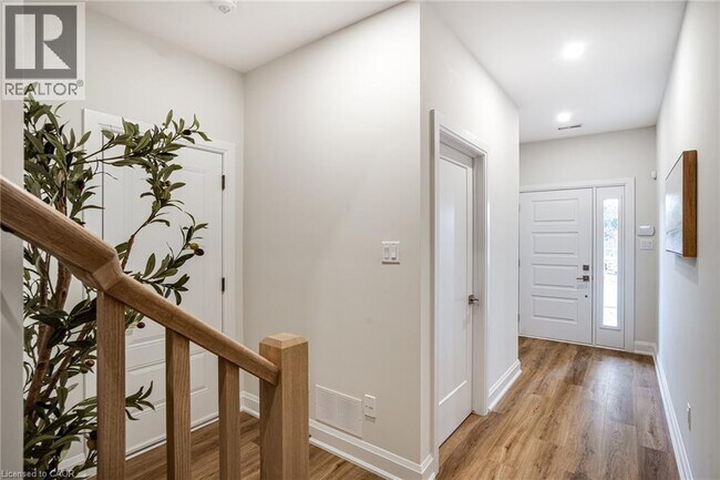 Building Photo - 292 Vine St