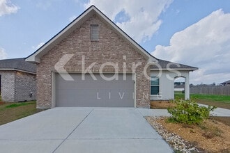 Building Photo - 13963 Barrington Ave