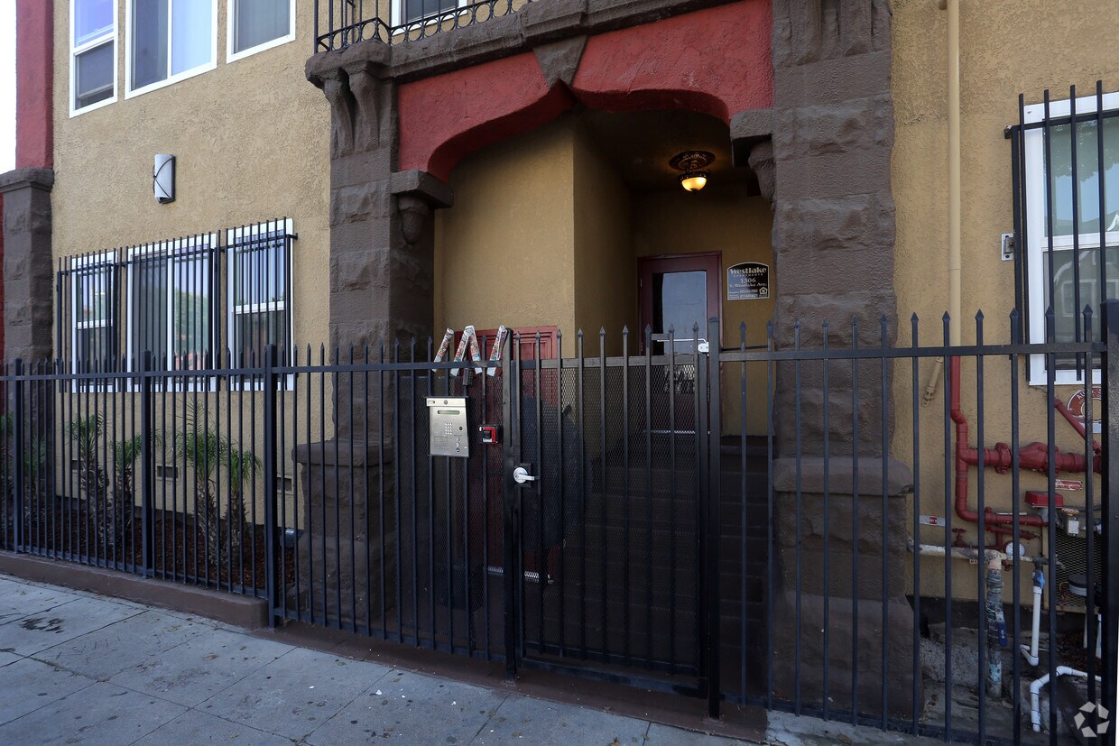 Foto del edificio - Westlake Apartments