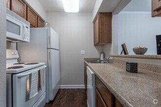 1 BR, 1 BA - 686 SF - The Terraces on Brompton Apartments