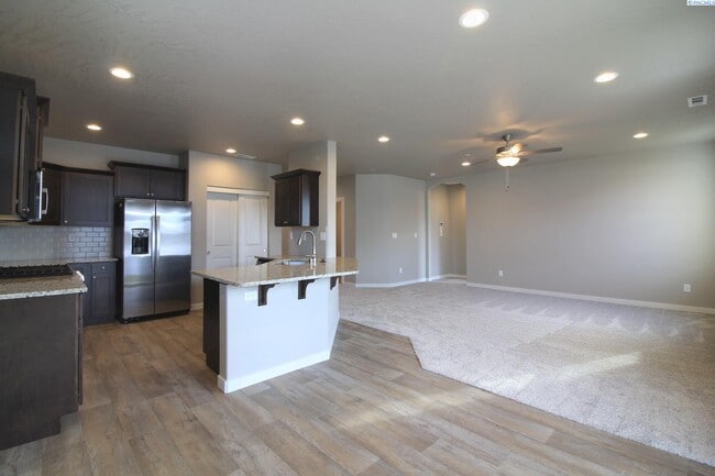 Building Photo - 3 Bed/2 Bath Home in West Pasco