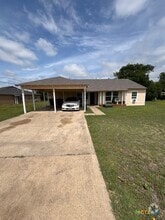 Building Photo - 810 Stetson Ave