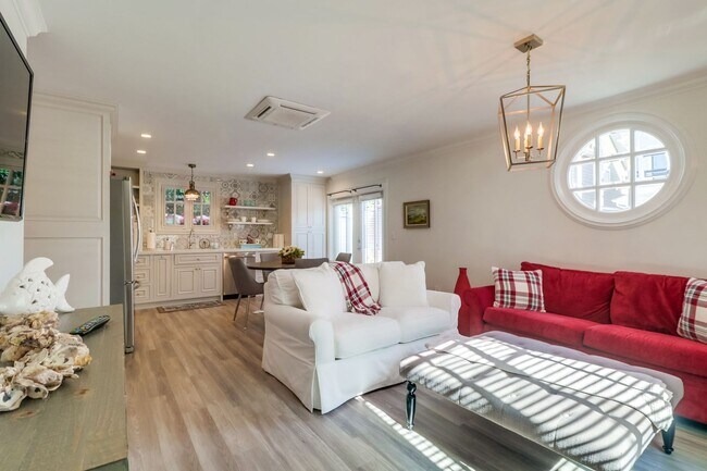 Foto del edificio - Furnished 2 Bedroom, 1 Bath