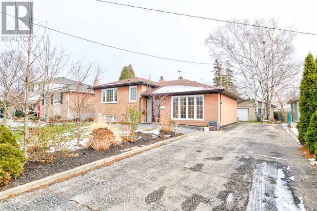 Building Photo - 1328 Pinegrove Rd