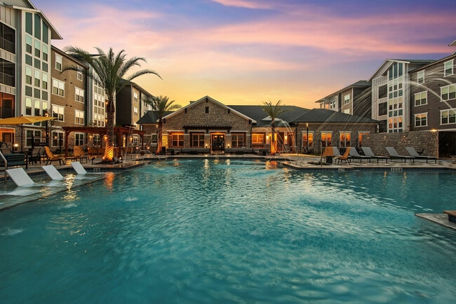 Maeva Pool - Maeva Modern Apartments