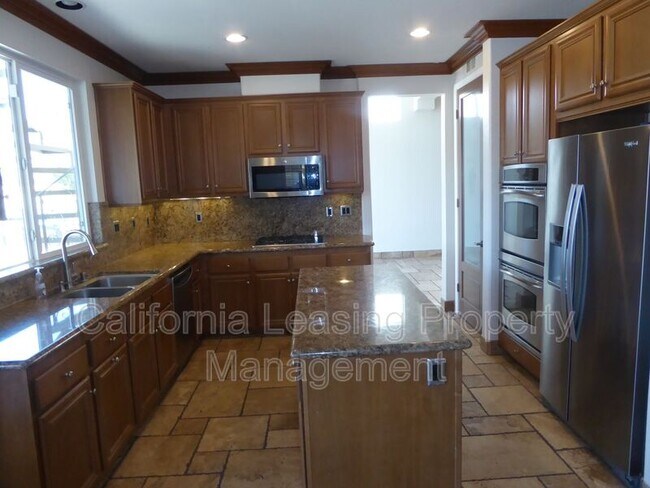 Building Photo - 17425 Honey Maple St