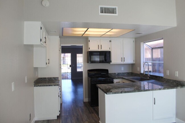 Building Photo - 2229 Rose Ave