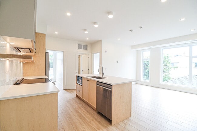 Building Photo - 174 Ethel St