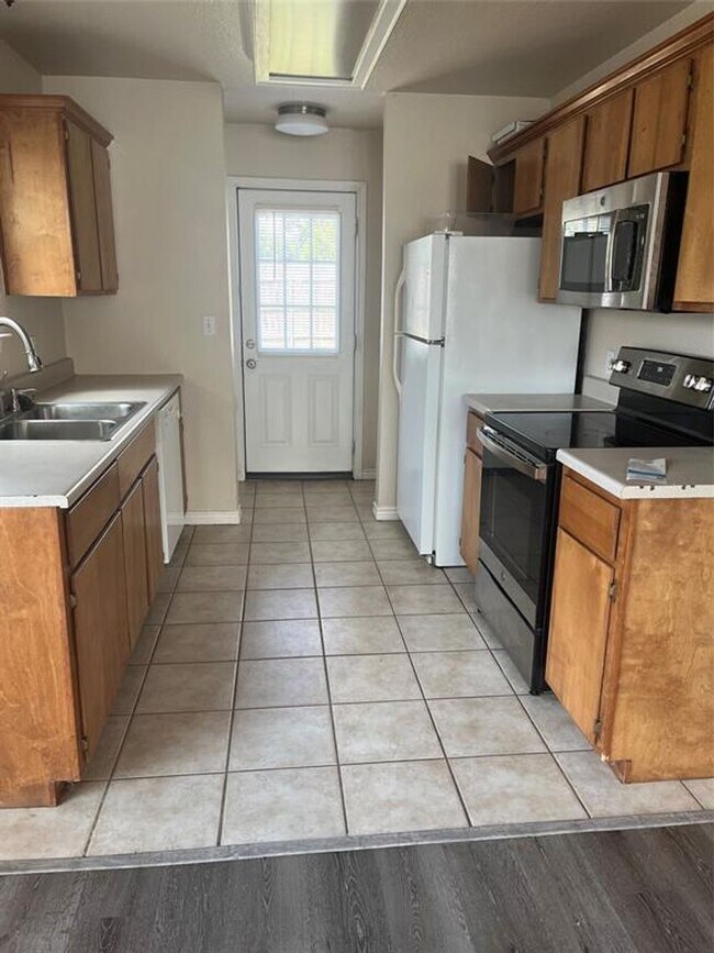 Building Photo - The Ranch at Sam Houston - 3 bdrm, 3 baths...