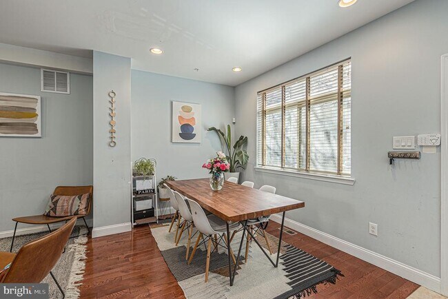 Foto del edificio - 1935 W George St