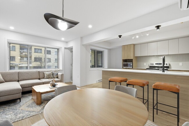 Building Photo - 2755 Av De Kent