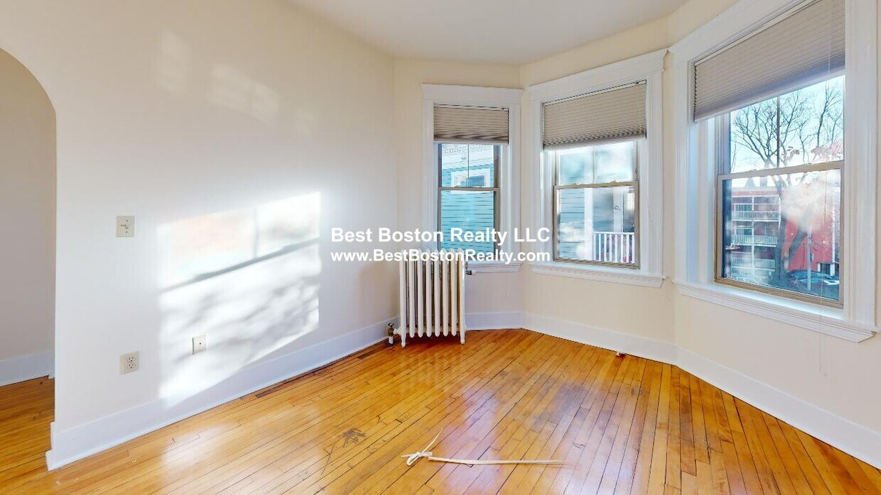 Primary Photo - 89 Trowbridge St