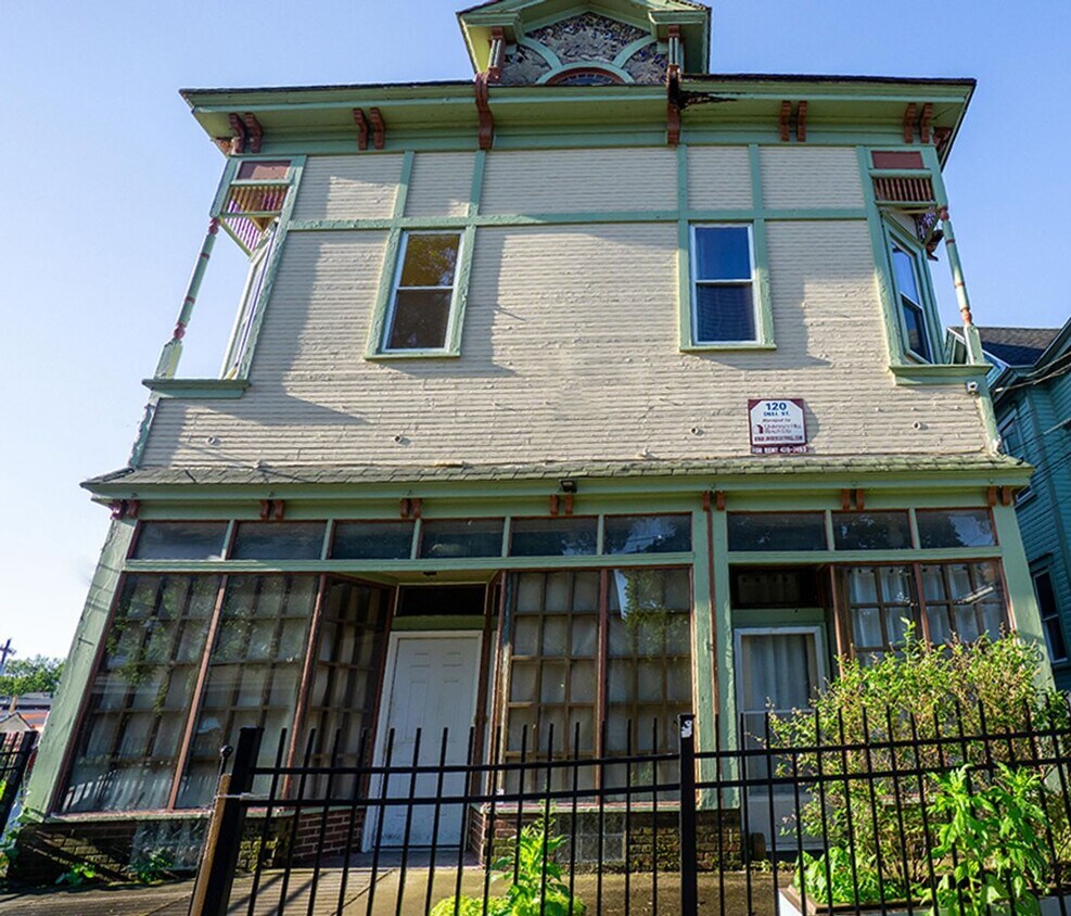 Photo - AVAILABLE 8/1/2026 - Second Floor Apartment