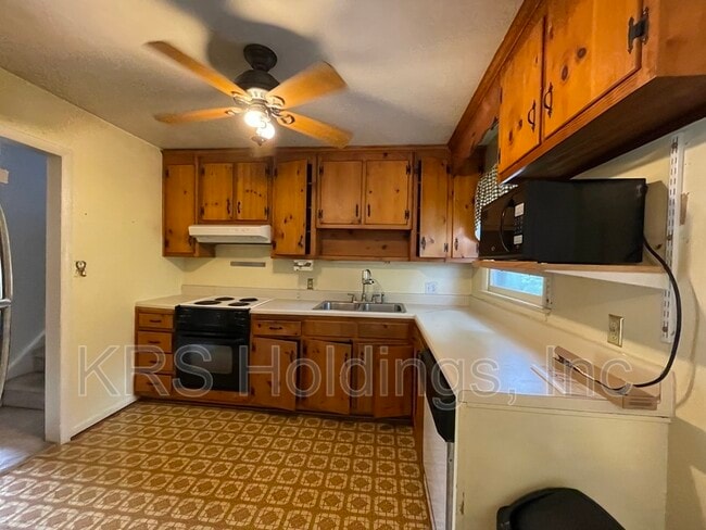 Building Photo - 157 Sheppard Dr