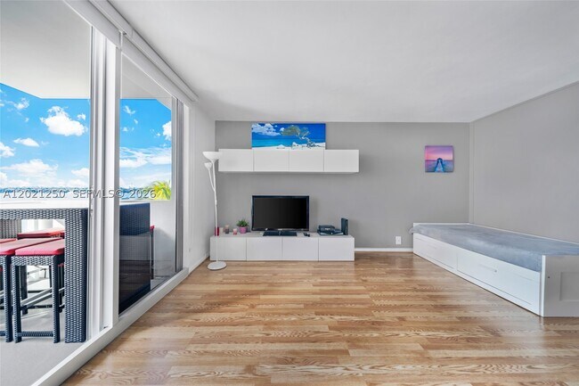 Foto del edificio - 1200 West Dr