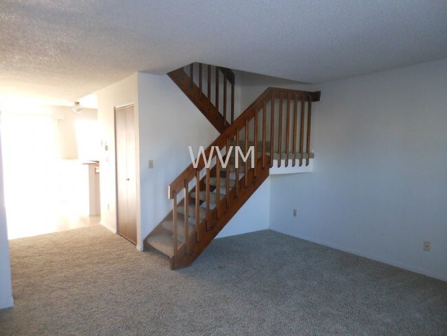 Building Photo - Littleton 2 story townhouse, Kipling &amp;...