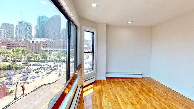 Building Photo - 210 Hanover St