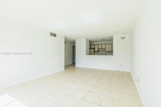 Foto del edificio - 14850 Naranja Lakes Blvd