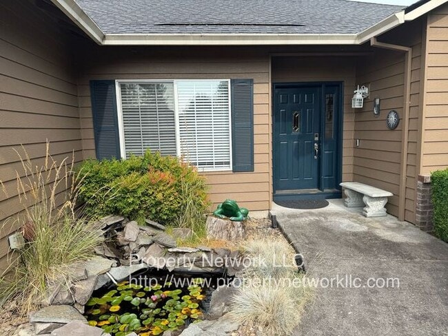 Building Photo - Outstanding 3 Bedroom Fairview Home