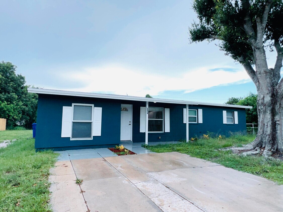 Foto principal - 2454 3rd St SW