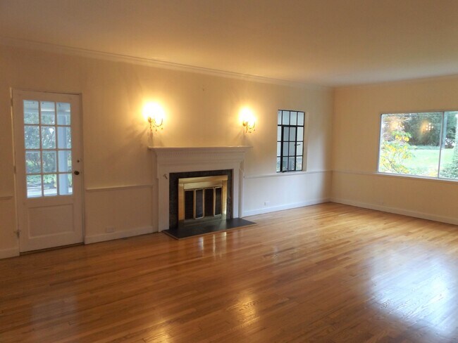 Building Photo - 119 Knickerbocker Rd