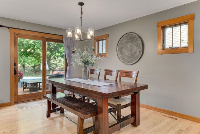 Building Photo - 4 br, 3 bath House - 14212 Garden Way N